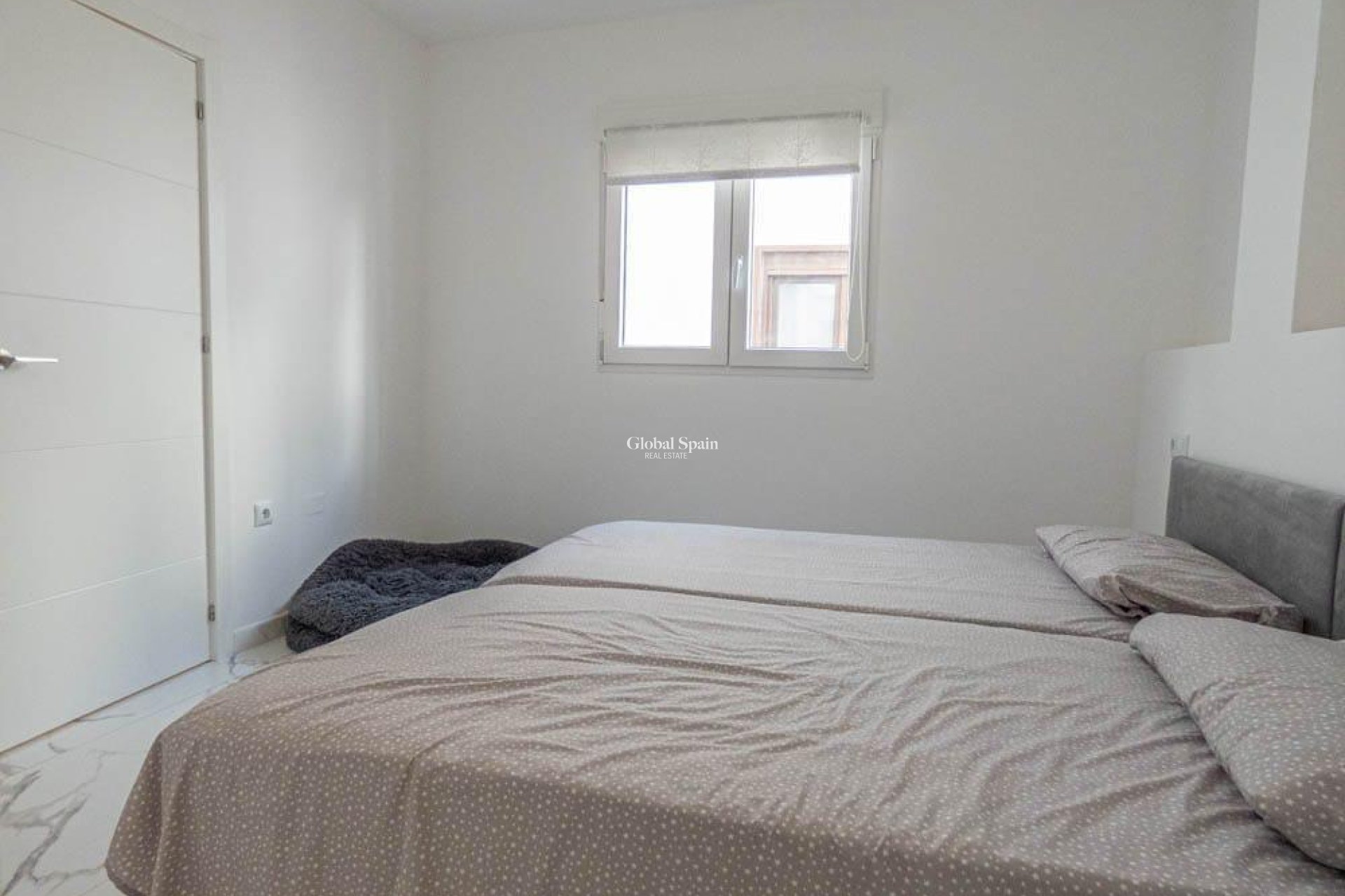 Revente - APPARTEMENT -
ORIHUELA COSTA - VILLAMARTÍN
