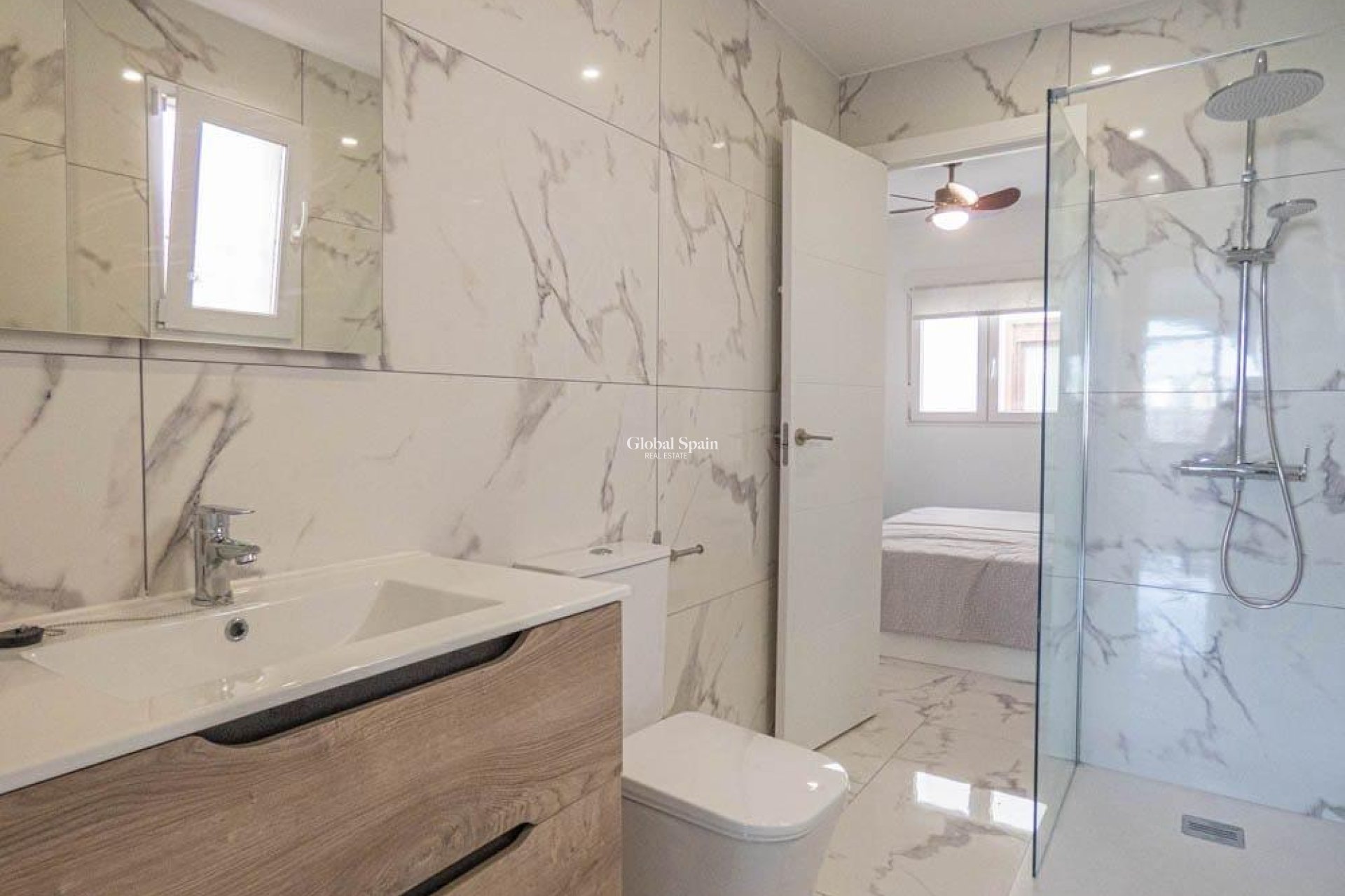 Revente - APPARTEMENT -
ORIHUELA COSTA - VILLAMARTÍN
