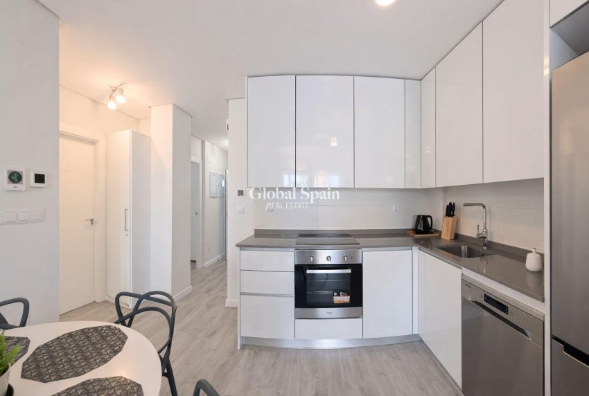 Revente - APPARTEMENT -
ORIHUELA COSTA - VILLAMARTÍN