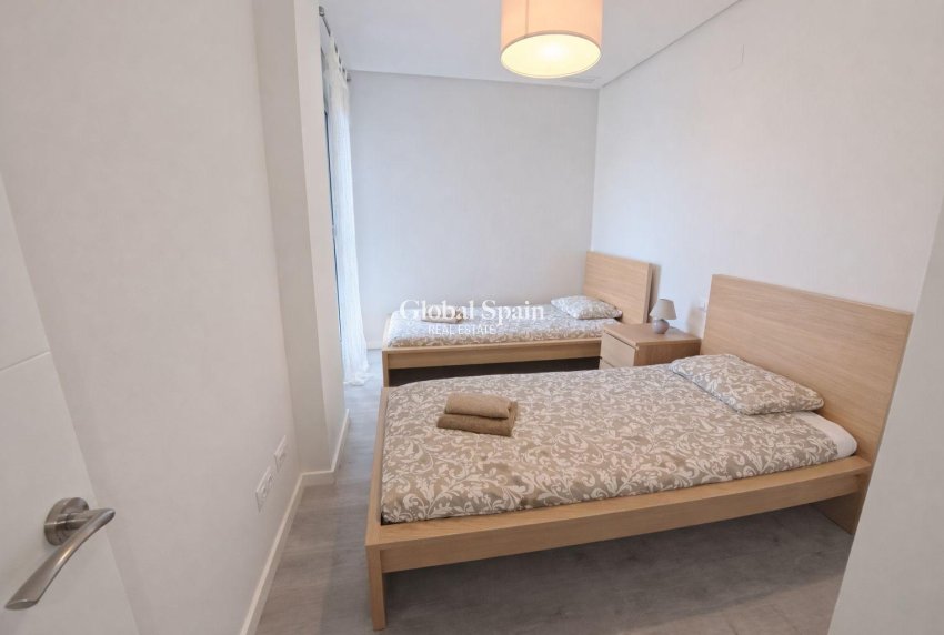Revente - APPARTEMENT -
ORIHUELA COSTA - VILLAMARTÍN