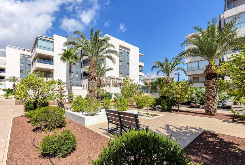 Revente - APPARTEMENT -
ORIHUELA COSTA - VILLAMARTÍN