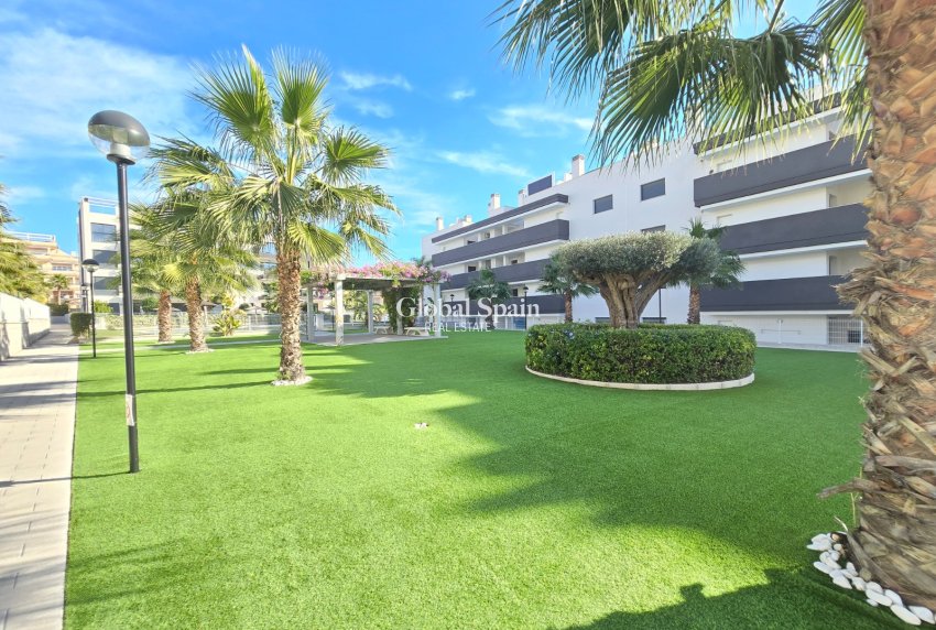 Revente - APPARTEMENT -
ORIHUELA COSTA - Villamartín *