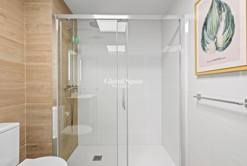 Revente - APPARTEMENT -
ORIHUELA COSTA - VILLAMARTÍN