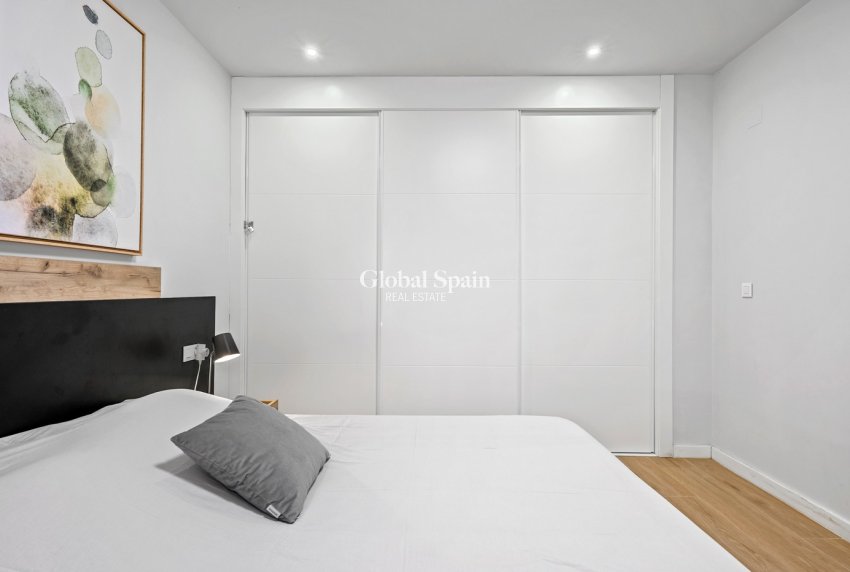 Revente - APPARTEMENT -
ORIHUELA COSTA - VILLAMARTÍN