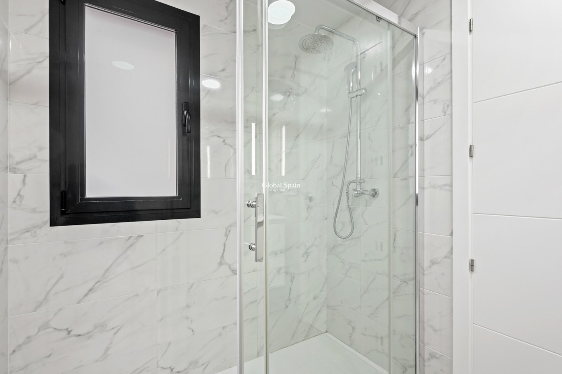 Revente - APPARTEMENT -
ORIHUELA COSTA - VILLAMARTÍN