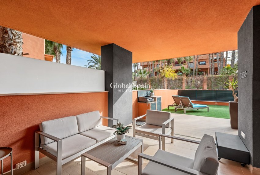 Revente - APPARTEMENT -
ORIHUELA COSTA - VILLAMARTÍN
