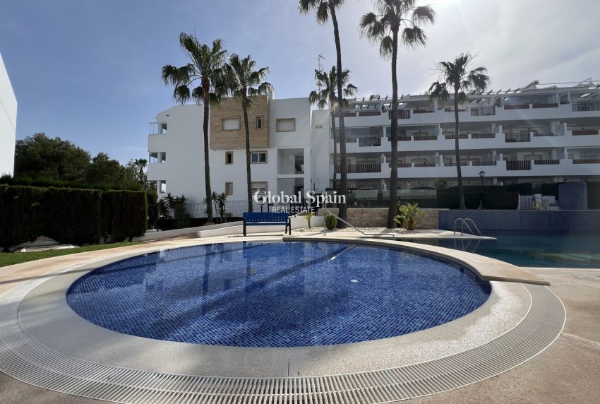 Revente - APPARTEMENT -
ORIHUELA COSTA - VILLAMARTÍN
