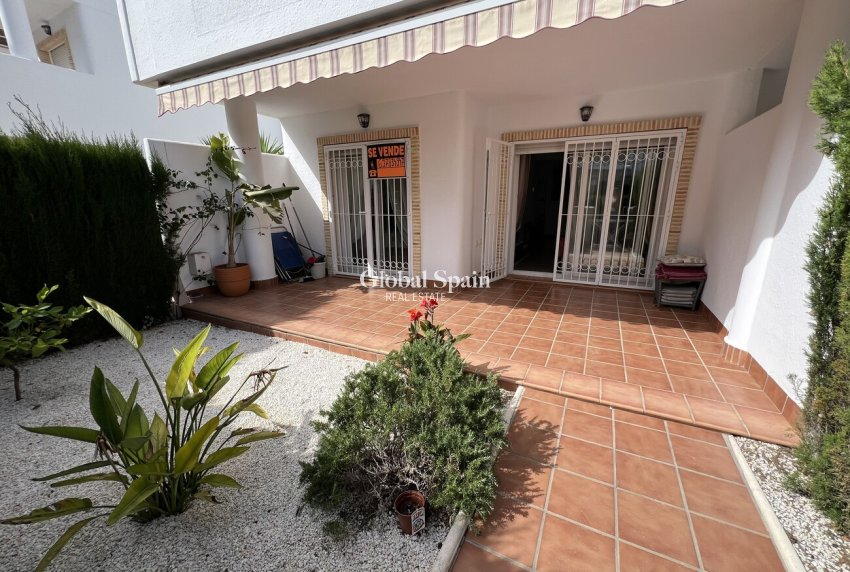 Revente - APPARTEMENT -
ORIHUELA COSTA - VILLAMARTÍN