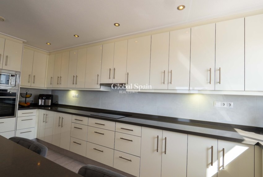 Revente - APPARTEMENT -
ORIHUELA COSTA - VILLAMARTÍN
