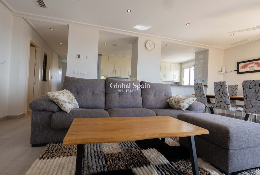 Revente - APPARTEMENT -
ORIHUELA COSTA - VILLAMARTÍN