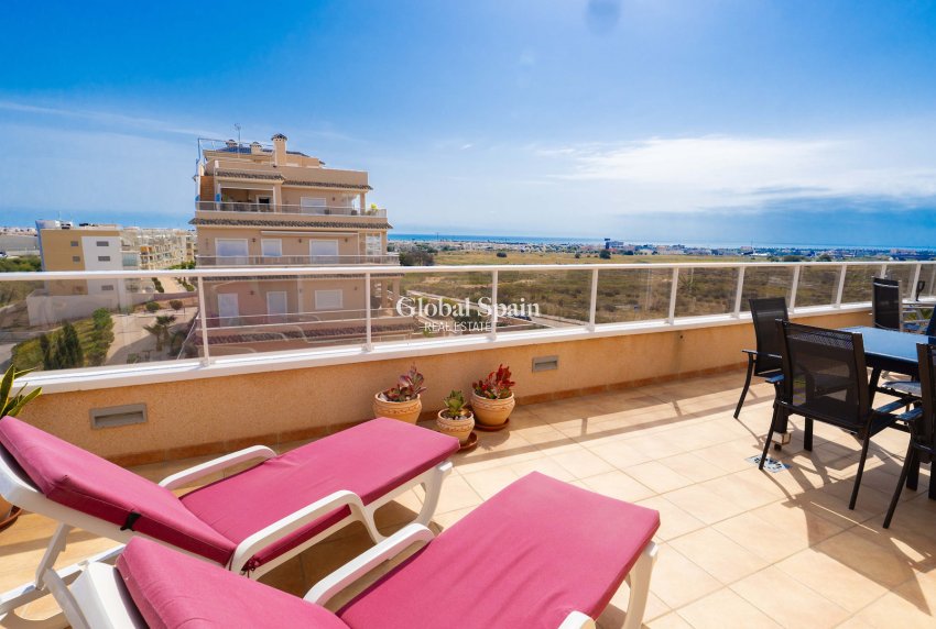 Revente - APPARTEMENT -
ORIHUELA COSTA - VILLAMARTÍN