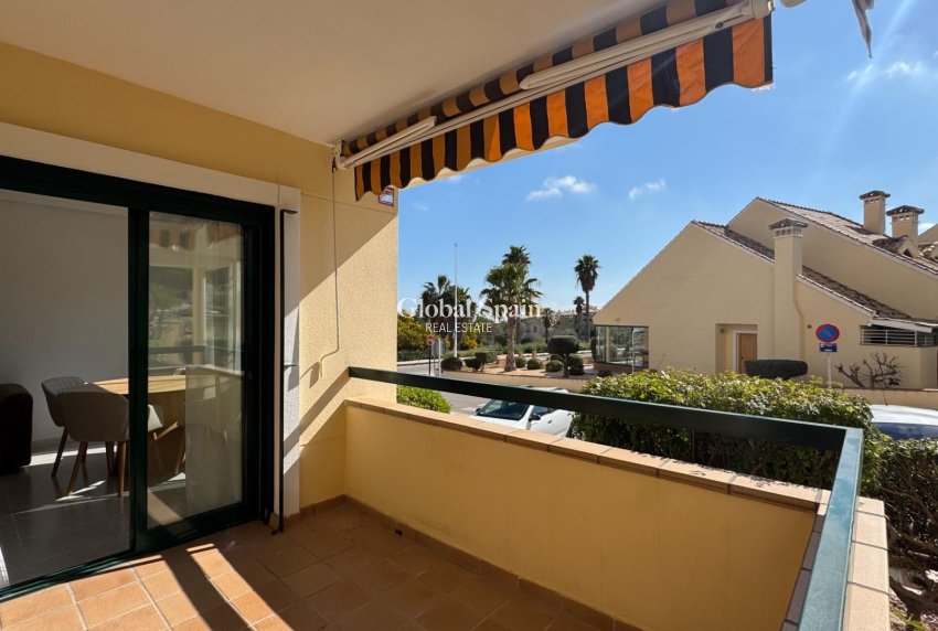 Revente - APPARTEMENT -
ORIHUELA COSTA - VILLAMARTÍN