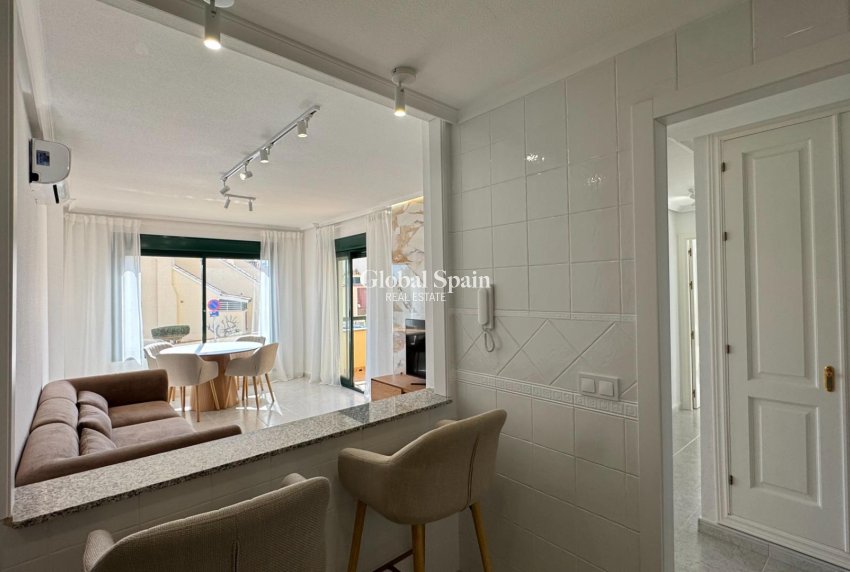 Revente - APPARTEMENT -
ORIHUELA COSTA - VILLAMARTÍN