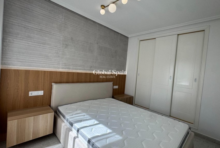 Revente - APPARTEMENT -
ORIHUELA COSTA - VILLAMARTÍN