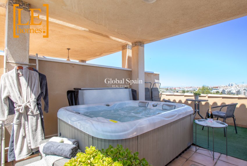 Revente - APPARTEMENT -
ORIHUELA COSTA - VILLAMARTÍN