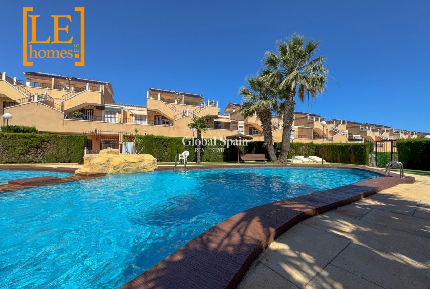 Revente - APPARTEMENT -
ORIHUELA COSTA - VILLAMARTÍN