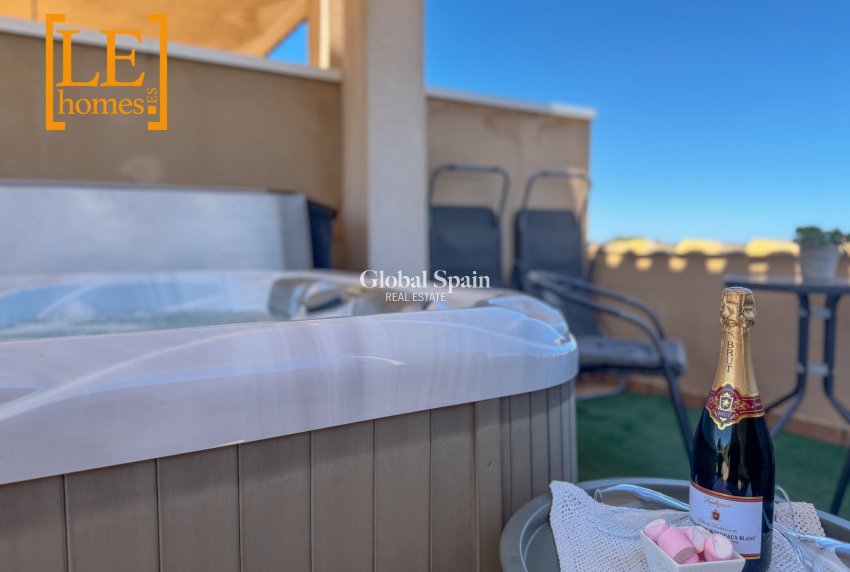 Revente - APPARTEMENT -
ORIHUELA COSTA - VILLAMARTÍN