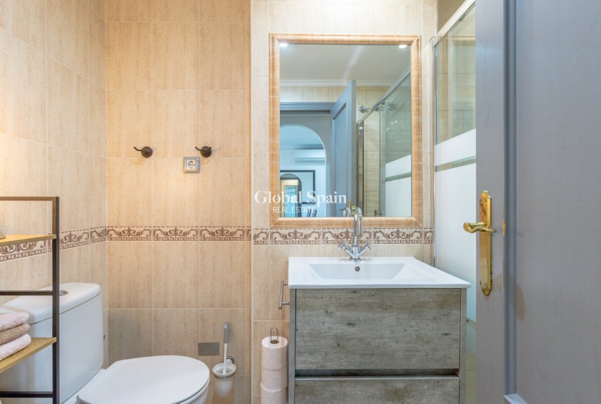 Revente - APPARTEMENT -
ORIHUELA COSTA - VILLAMARTÍN
