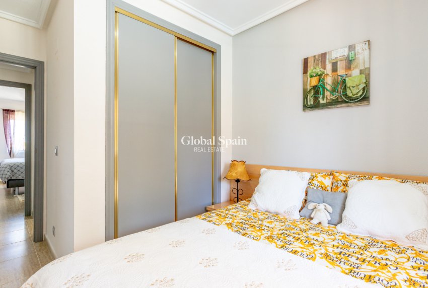 Revente - APPARTEMENT -
ORIHUELA COSTA - VILLAMARTÍN