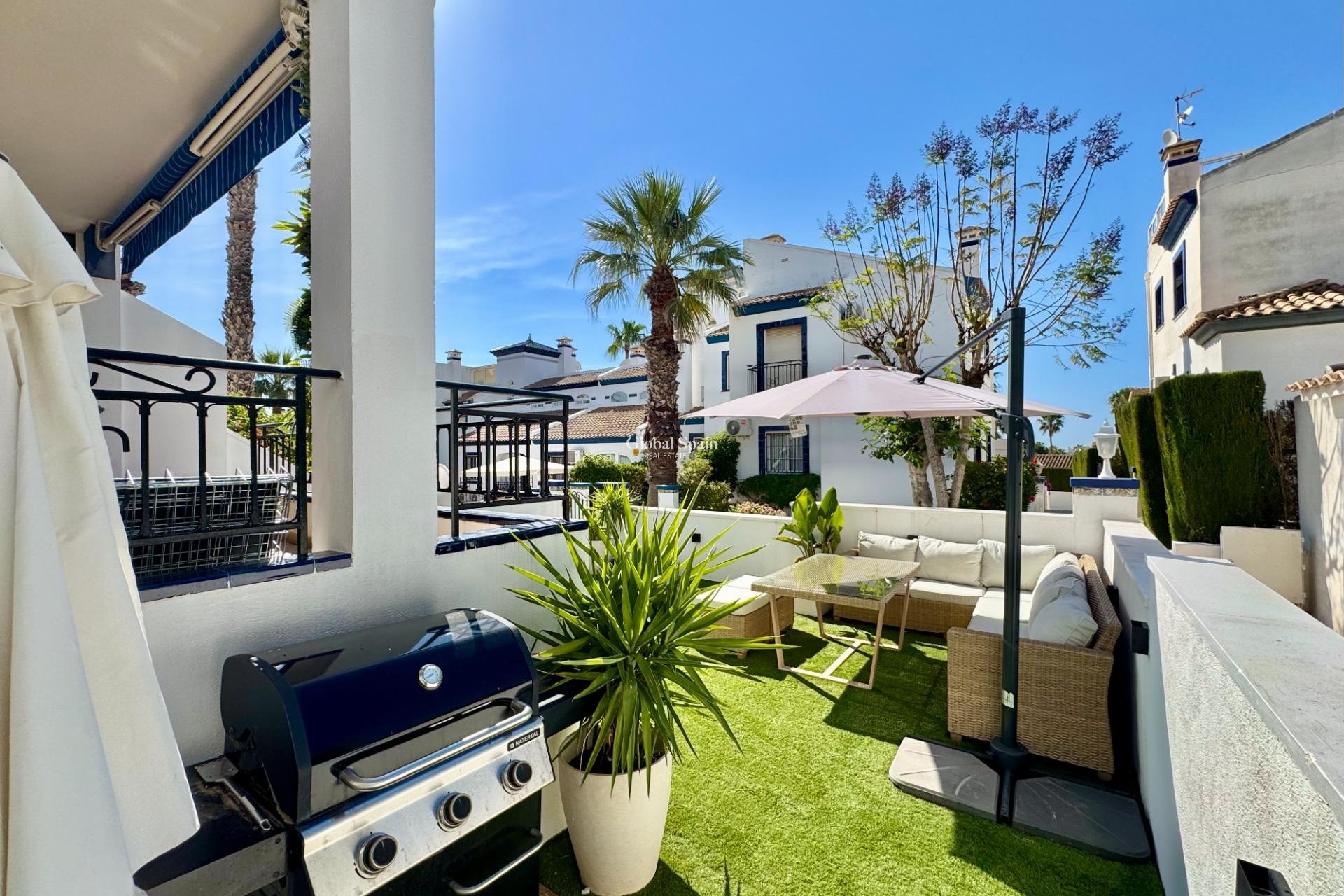 Revente - APPARTEMENT -
ORIHUELA COSTA - VILLAMARTÍN