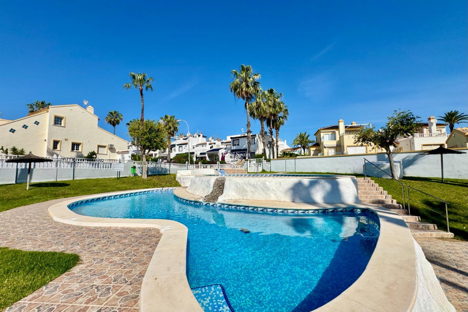 Revente - APPARTEMENT -
ORIHUELA COSTA - VILLAMARTÍN