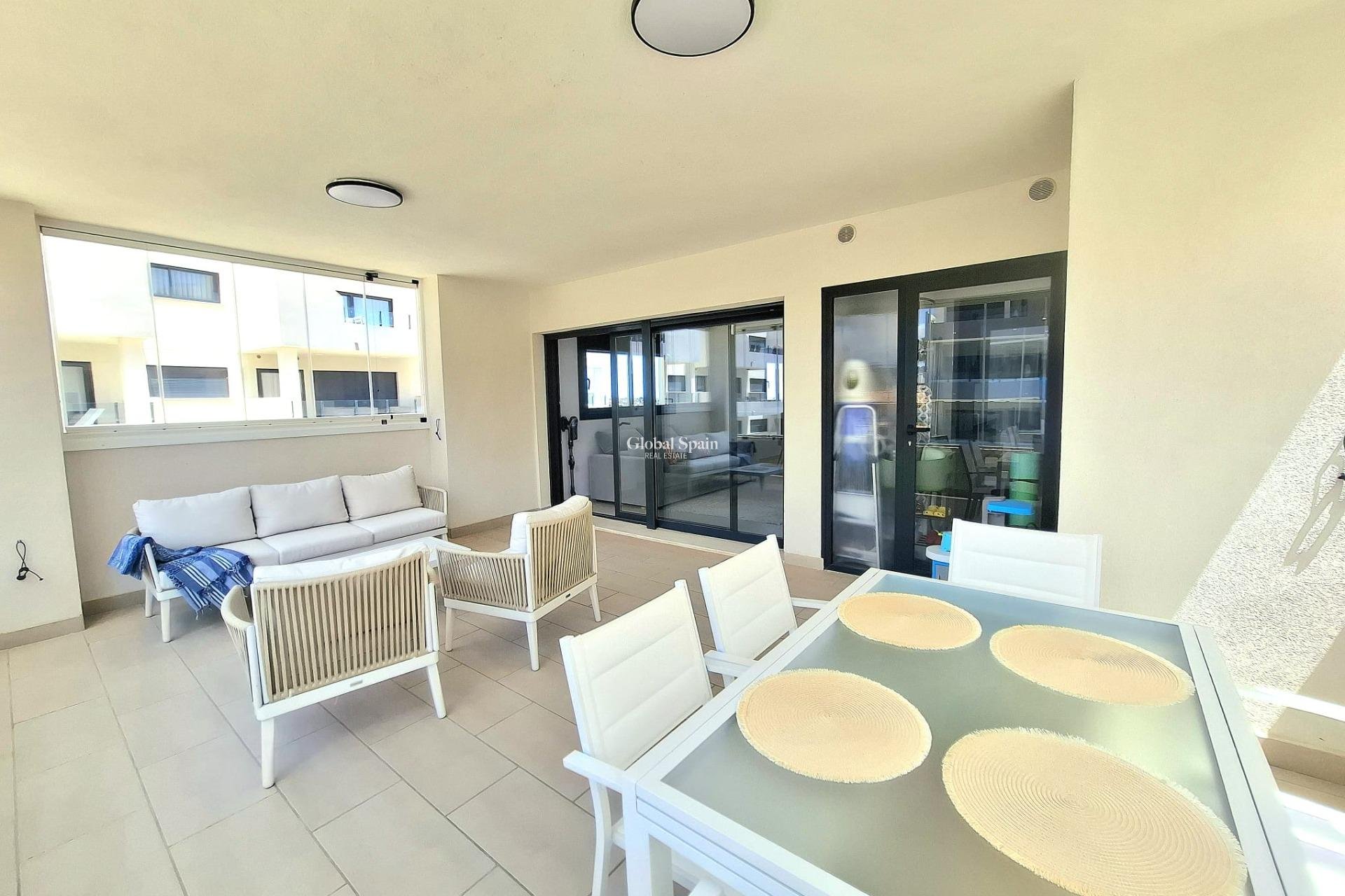 Revente - APPARTEMENT -
ORIHUELA COSTA - VILLAMARTÍN