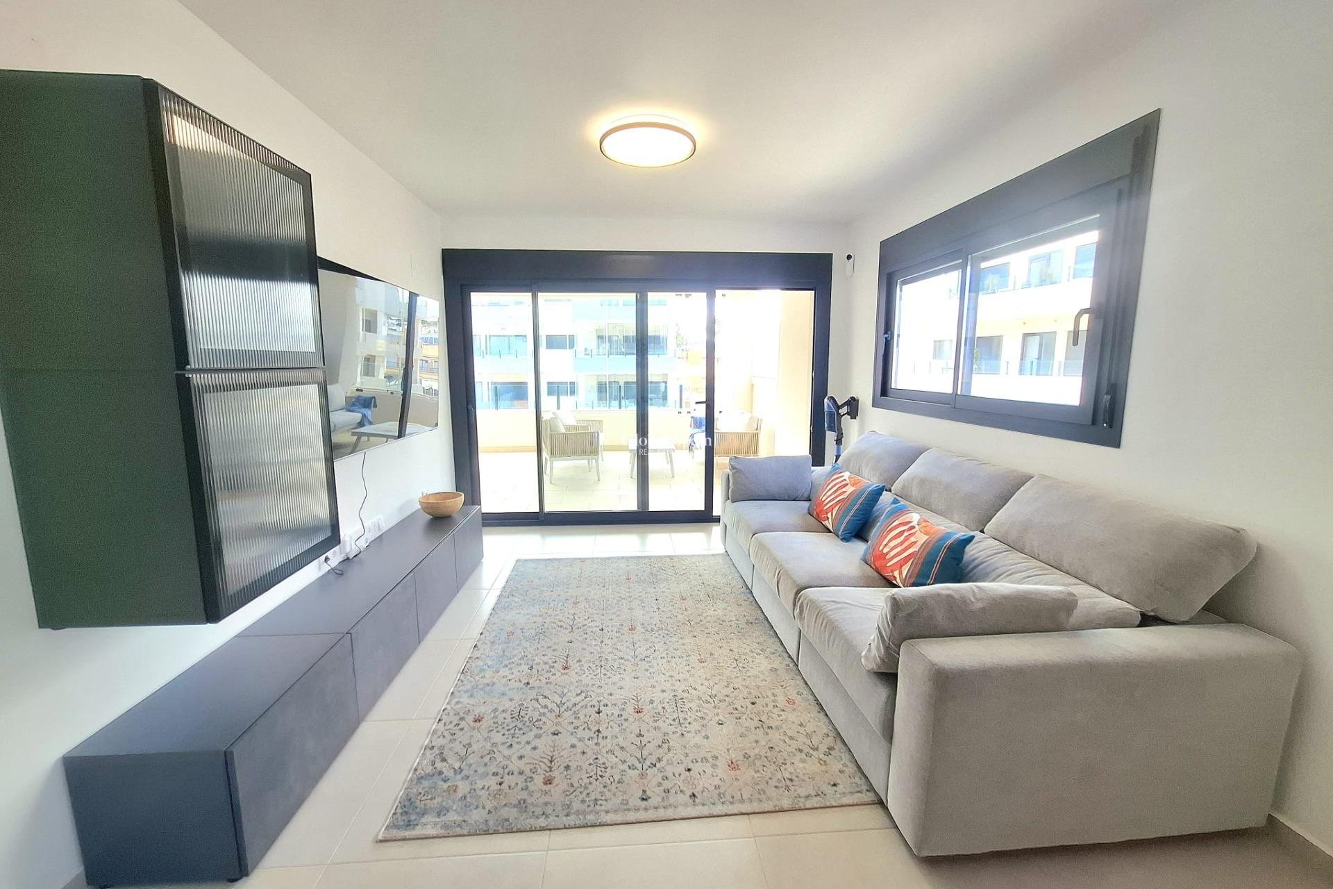 Revente - APPARTEMENT -
ORIHUELA COSTA - VILLAMARTÍN
