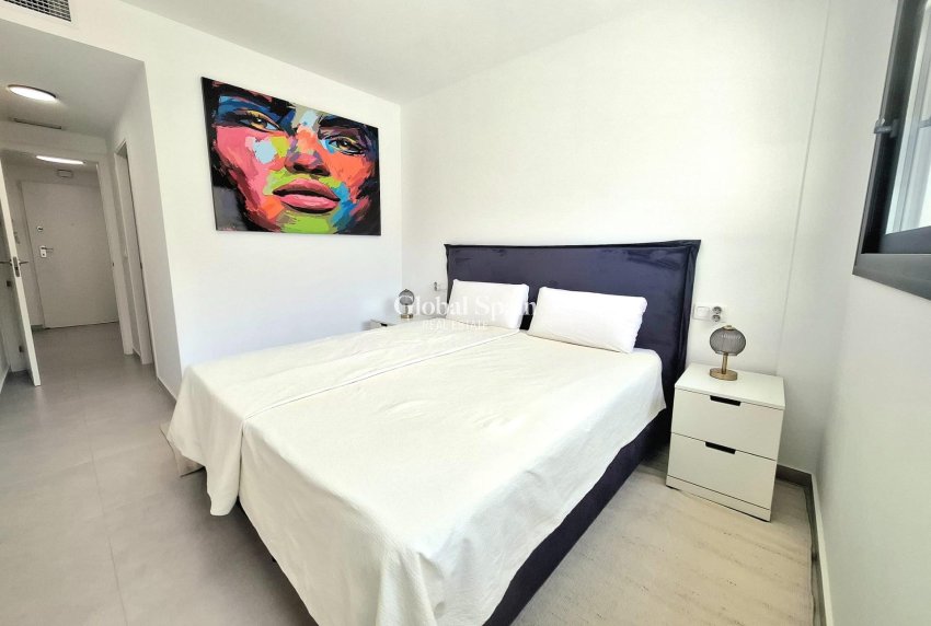 Revente - APPARTEMENT -
ORIHUELA COSTA - VILLAMARTÍN