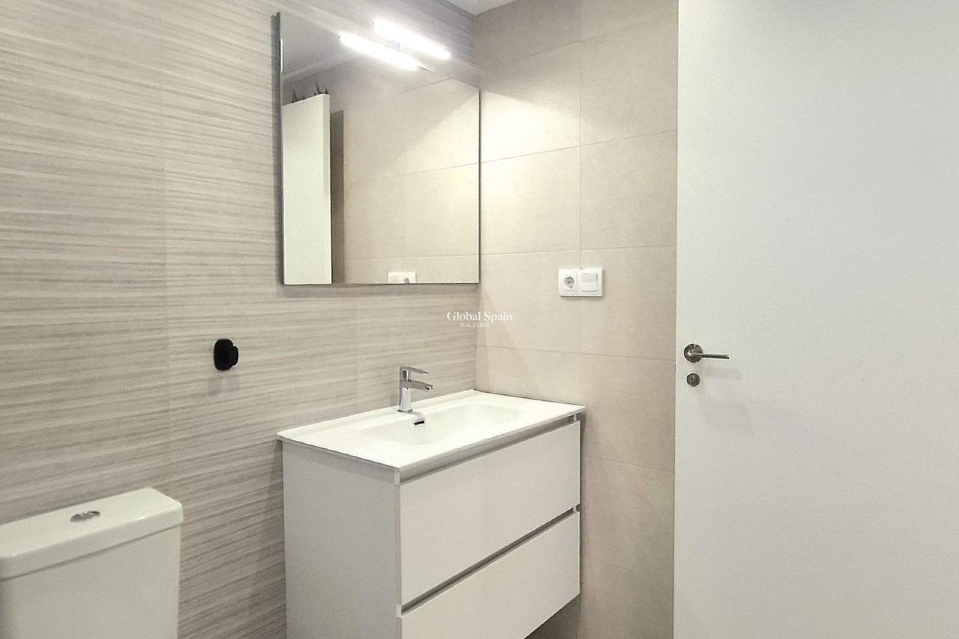 Revente - APPARTEMENT -
ORIHUELA COSTA - VILLAMARTÍN