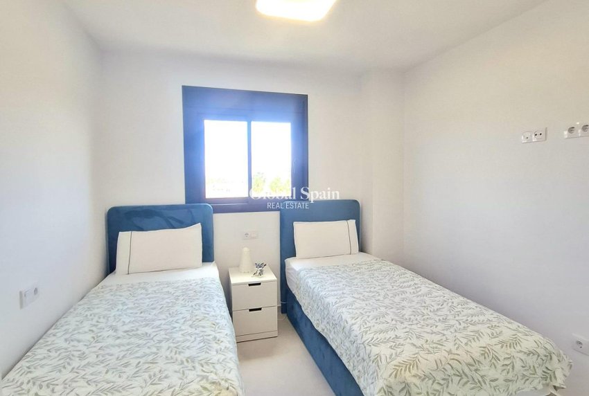 Revente - APPARTEMENT -
ORIHUELA COSTA - VILLAMARTÍN