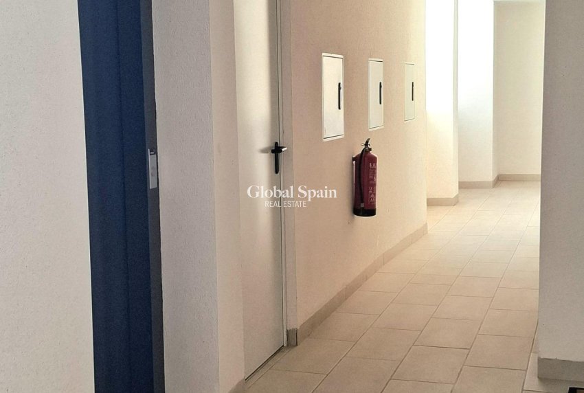 Revente - APPARTEMENT -
ORIHUELA COSTA - VILLAMARTÍN