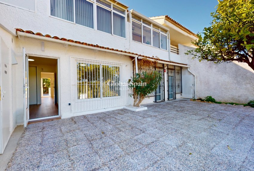 Revente - APPARTEMENT -
ORIHUELA COSTA - VILLAMARTÍN
