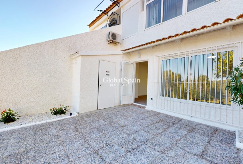 Revente - APPARTEMENT -
ORIHUELA COSTA - VILLAMARTÍN