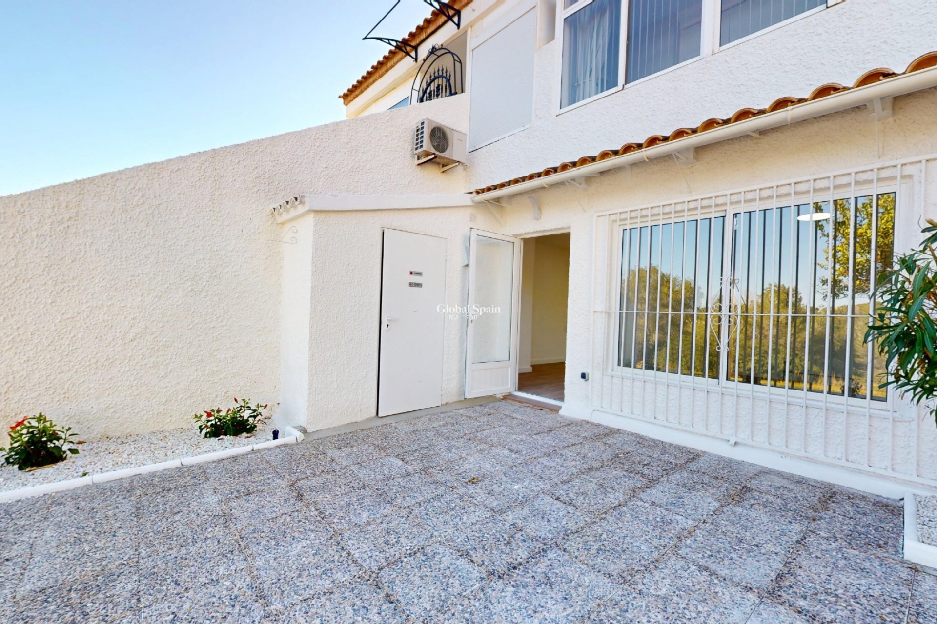 Revente - APPARTEMENT -
ORIHUELA COSTA - VILLAMARTÍN