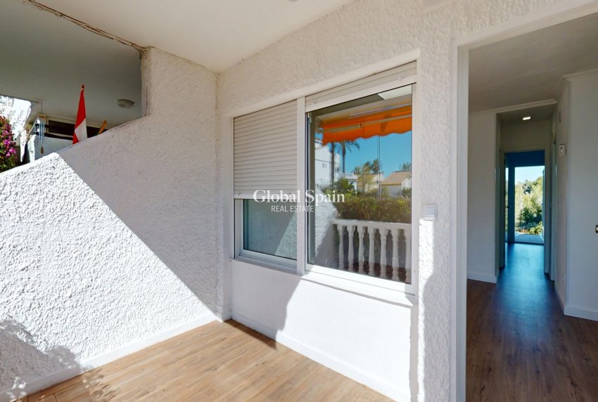 Revente - APPARTEMENT -
ORIHUELA COSTA - VILLAMARTÍN