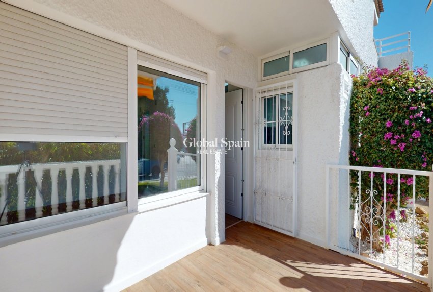 Revente - APPARTEMENT -
ORIHUELA COSTA - VILLAMARTÍN