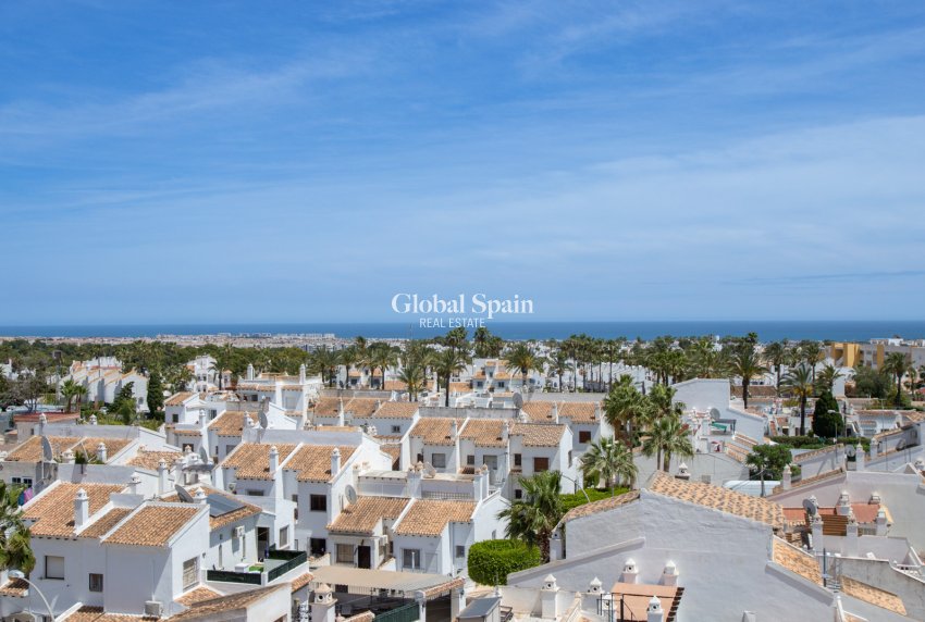 Revente - APPARTEMENT -
ORIHUELA COSTA - VILLAMARTÍN