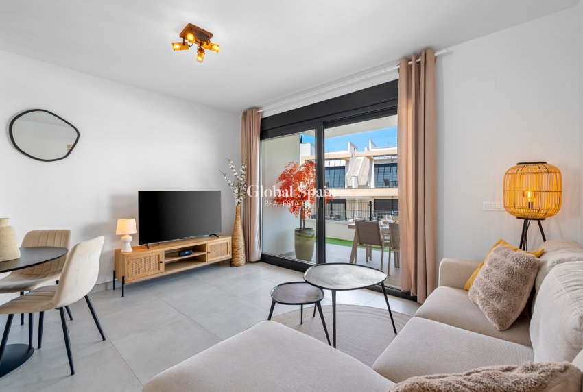 Revente - APPARTEMENT -
ORIHUELA COSTA - VILLAMARTÍN