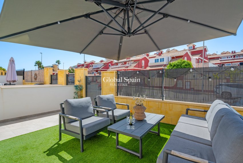 Revente - APPARTEMENT -
ORIHUELA COSTA - VILLAMARTÍN