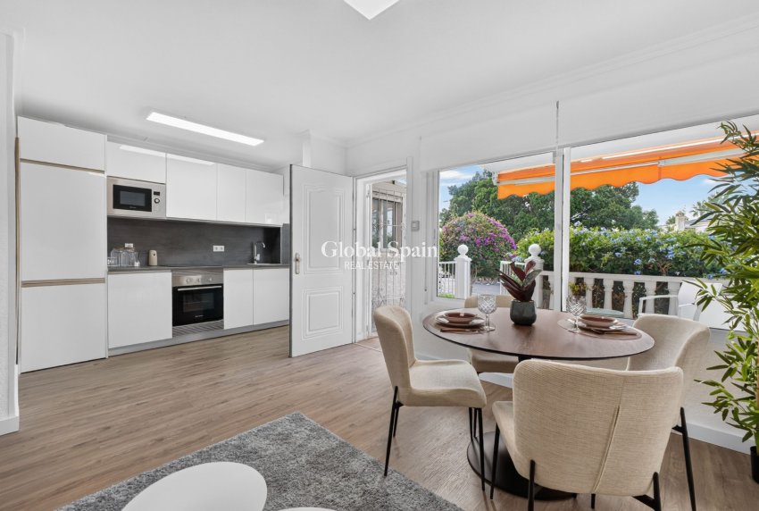 Revente - APPARTEMENT -
ORIHUELA COSTA - Villamartin
