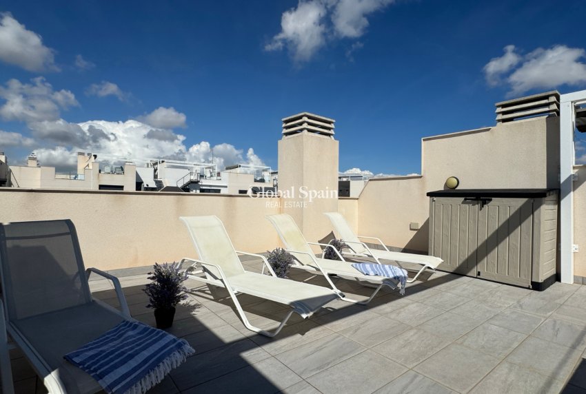 Revente - APPARTEMENT -
ORIHUELA COSTA - VILLAMARTÍN