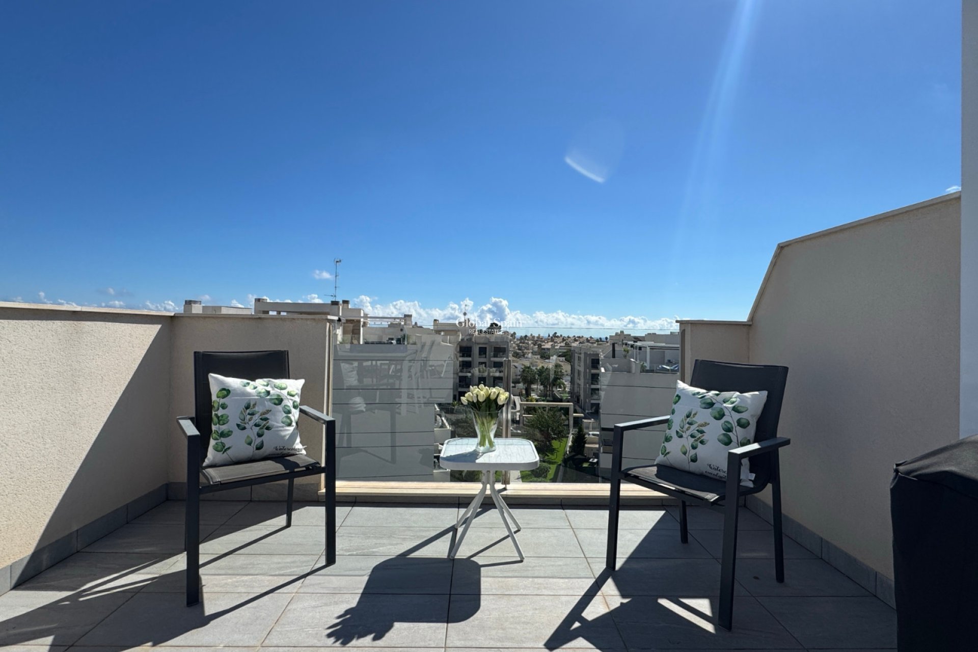 Revente - APPARTEMENT -
ORIHUELA COSTA - VILLAMARTÍN