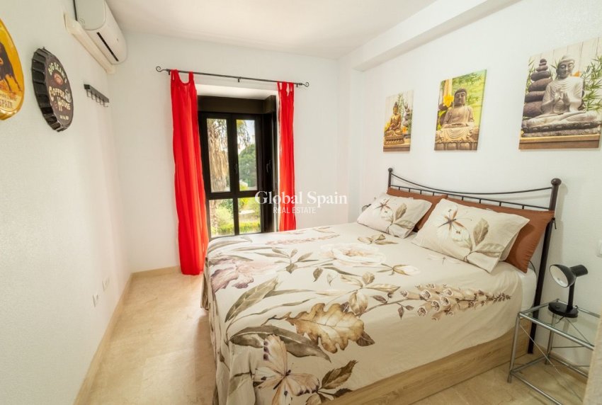 Revente - APPARTEMENT -
ORIHUELA COSTA - VILLAMARTÍN