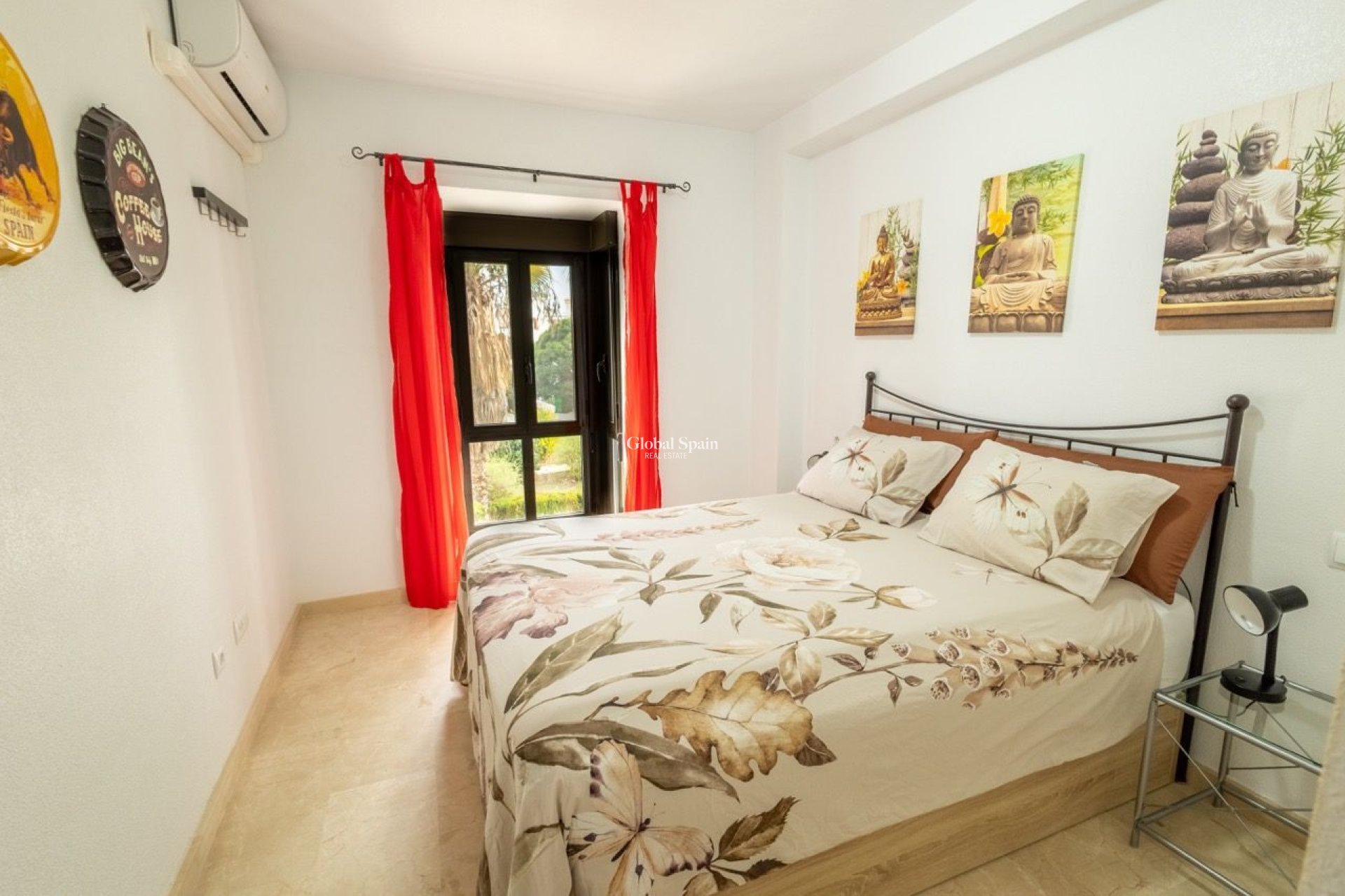 Revente - APPARTEMENT -
ORIHUELA COSTA - VILLAMARTÍN