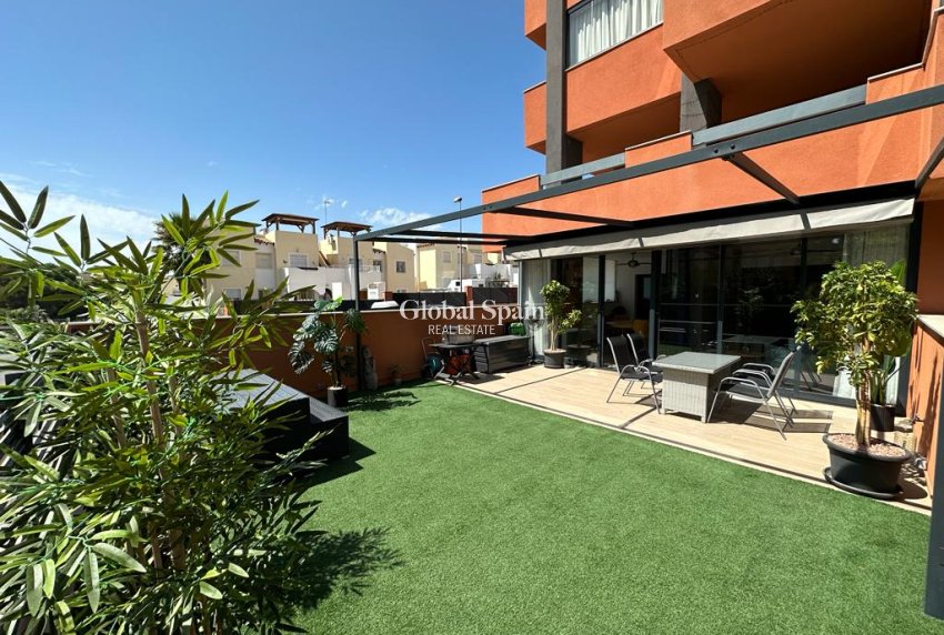 Revente - Appartement -
ORIHUELA COSTA - VILLAMARTÍN