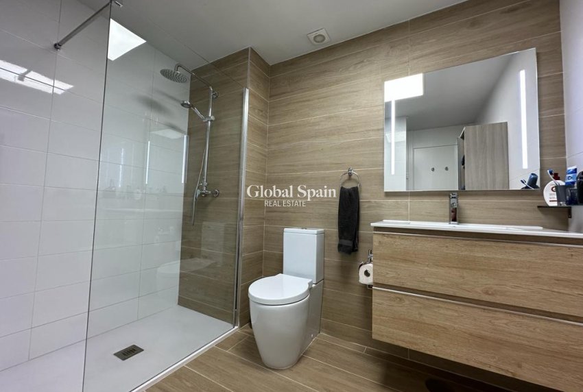 Revente - Appartement -
ORIHUELA COSTA - VILLAMARTÍN