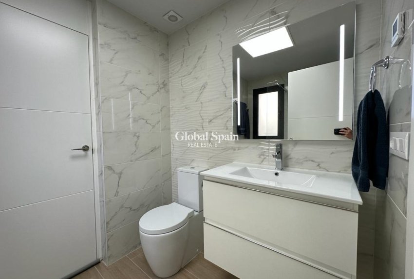 Revente - Appartement -
ORIHUELA COSTA - VILLAMARTÍN