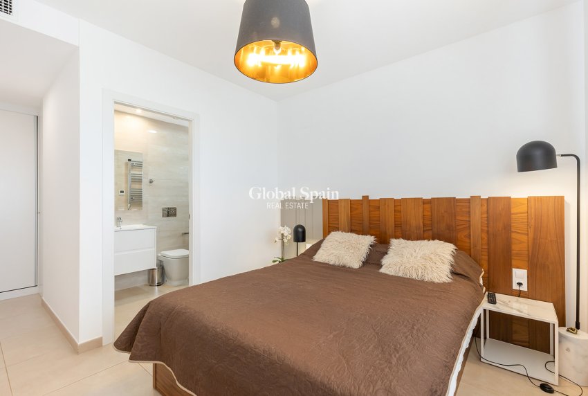 Revente - Appartement -
ORIHUELA COSTA - VILLAMARTÍN