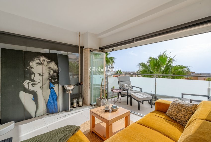 Revente - Appartement -
ORIHUELA COSTA - VILLAMARTÍN