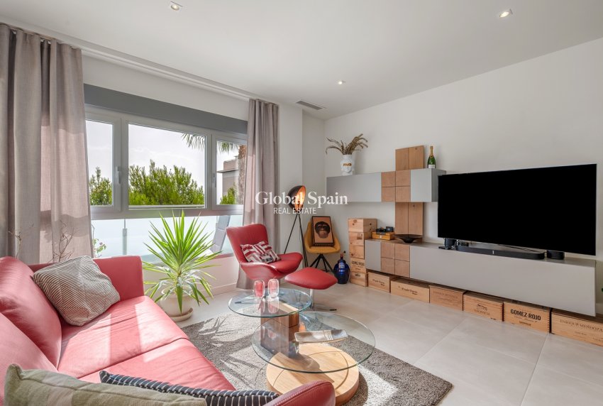 Revente - Appartement -
ORIHUELA COSTA - VILLAMARTÍN